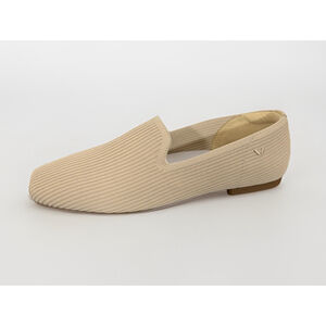 Vivaia Margot 2.0 Square Toe V Cut Flats size 38.5 EU/8 US Beige Comfort $150